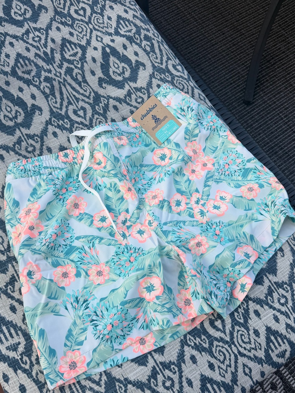 Chubbies Youth XL 18/20 Swim Trunks Blue Pink Flowers Print Mesh Liner NWT